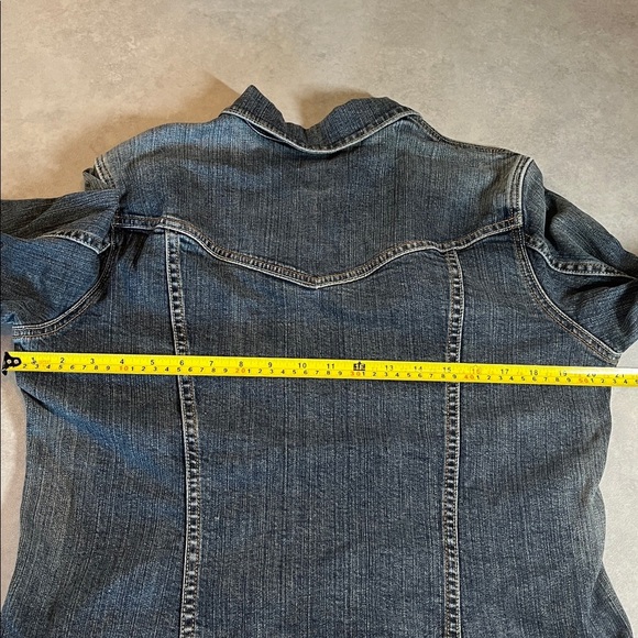 GAP Blue Denim Jean Jacket. Stretch. Large - Picture 8 of 9